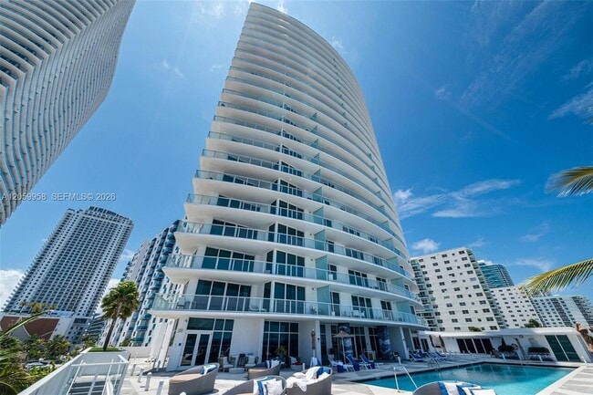 Building Photo - 3951 S Ocean Dr
