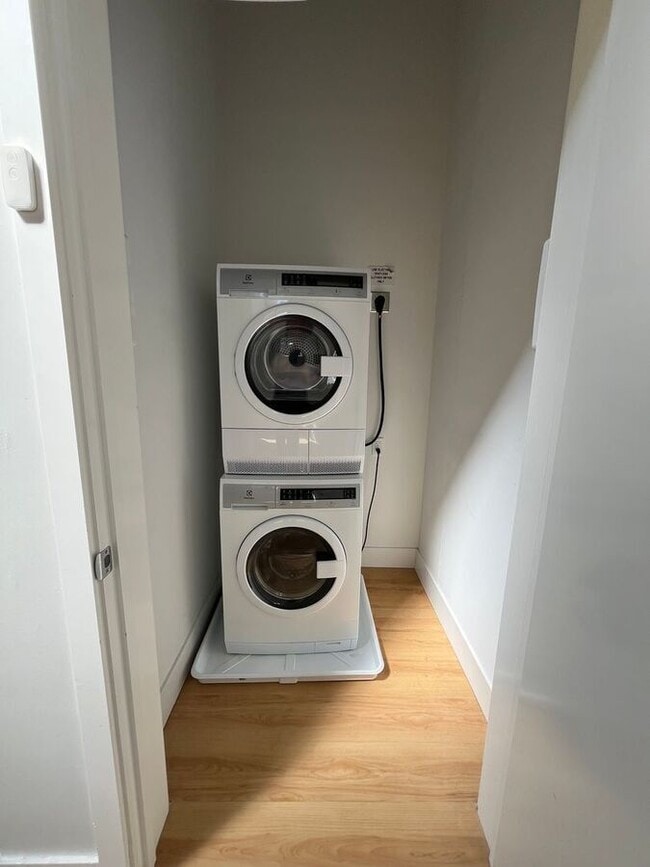 Building Photo - 5701 International Blvd