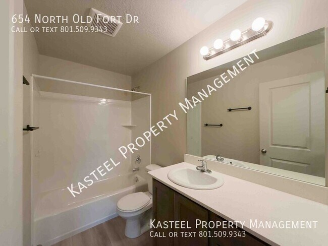 Building Photo - 654 N Old Fort Dr