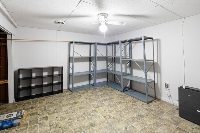 Building Photo - Spacious Ranch Home