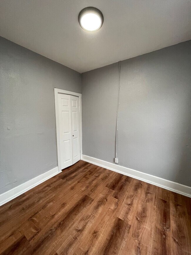 Building Photo - 15 Liberty St