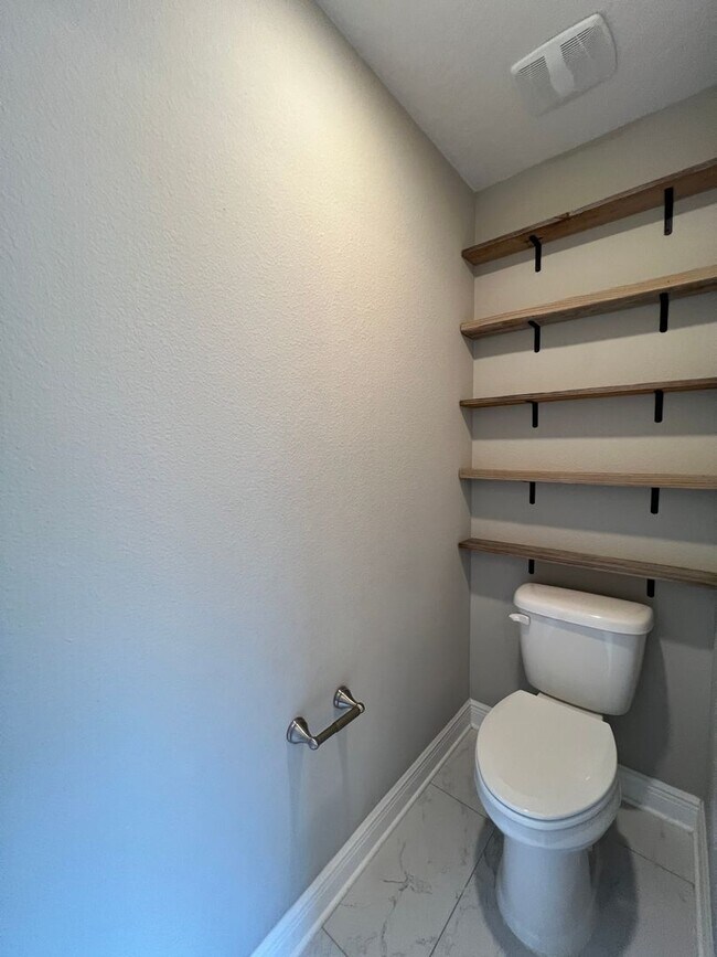 Building Photo - Executive Living