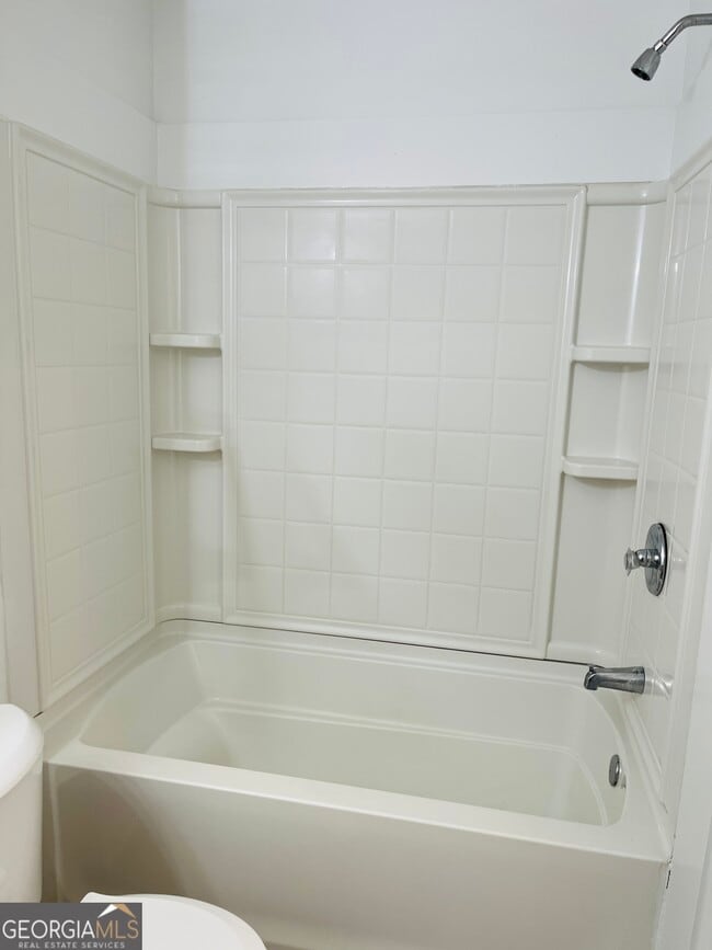 Building Photo - 42 Robinson St