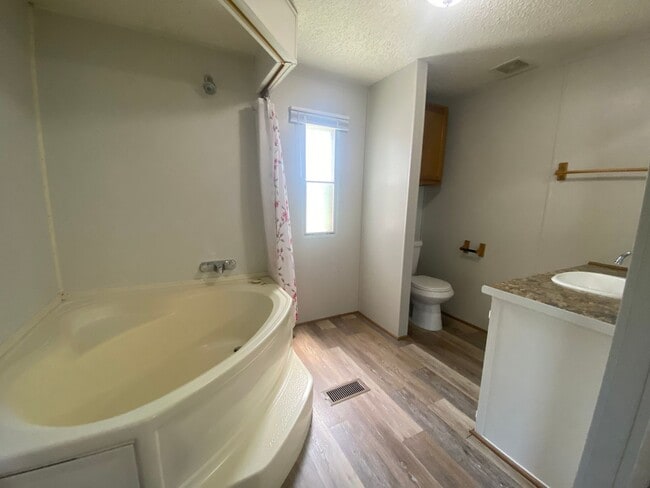 Building Photo - 1705 Creason Dr