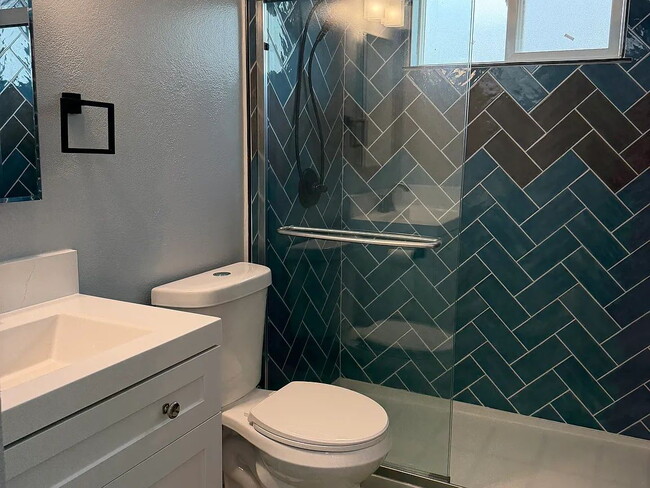 Building Photo - Fully Renovated 3 Bed / 2 Bath Home | 2-Car Garage | Move-In Ready