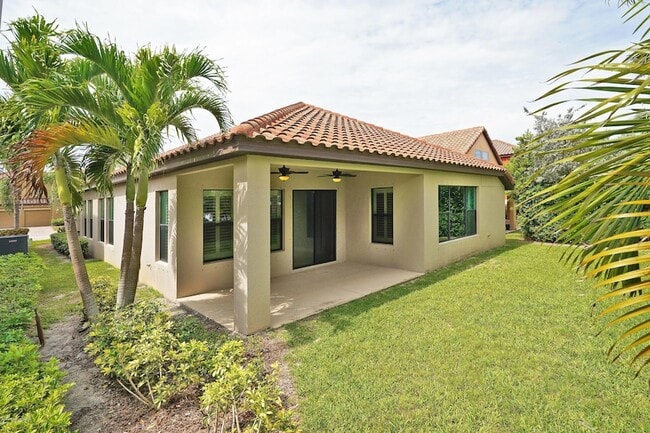 Building Photo - 374 Point Lobos Dr