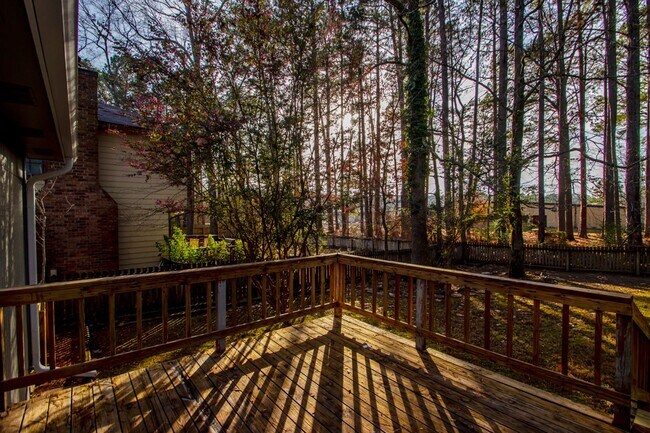 Building Photo - 20 Laver Cir