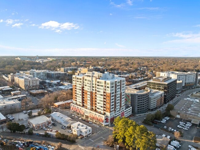 Building Photo - 400 W North St