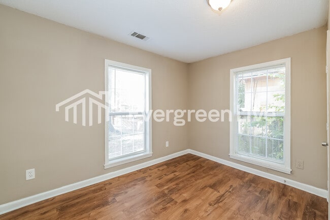 Building Photo - 3621 Vanuys Rd