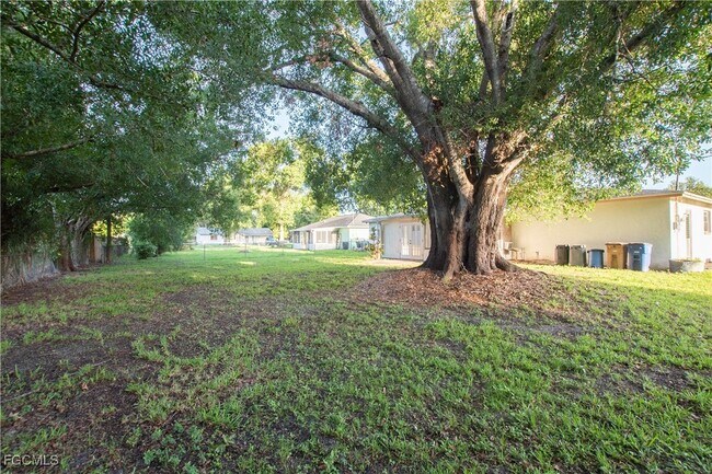 Building Photo - 2330 Caladium Rd