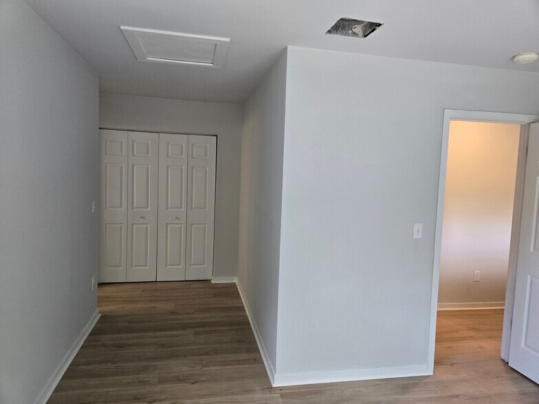 Master bed Walk in closet - 126 Luden Dr