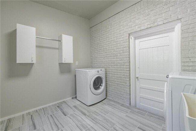 Building Photo - 4713 N Harvey Pkwy