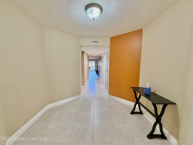 Building Photo - 551 Casa Bella Dr