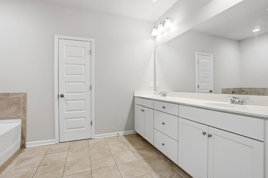 Building Photo - 2639 Bloom Cir
