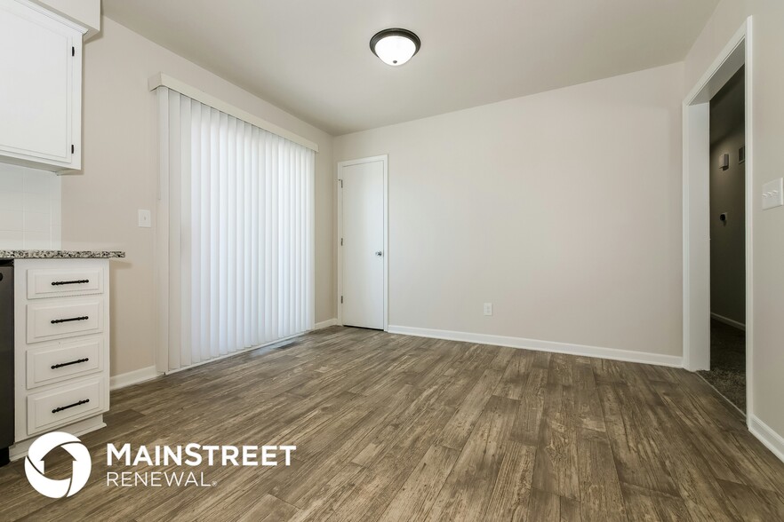 Building Photo - 8400 N Atkins Ct