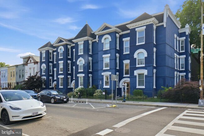 Building Photo - 1038 6th St NE