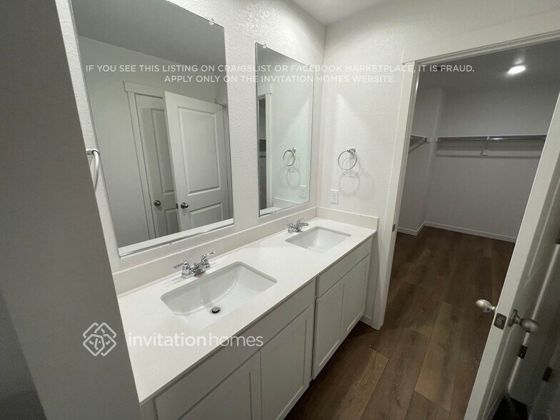 Building Photo - 279 S Uriah St