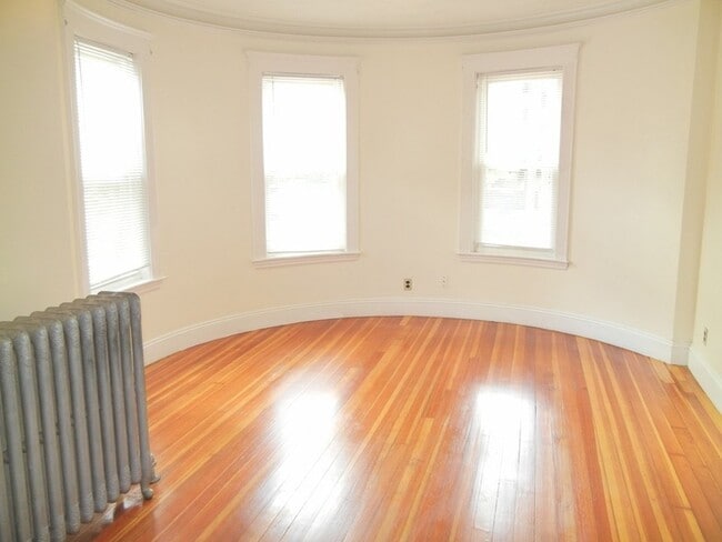 Building Photo - 8 Pleasant St