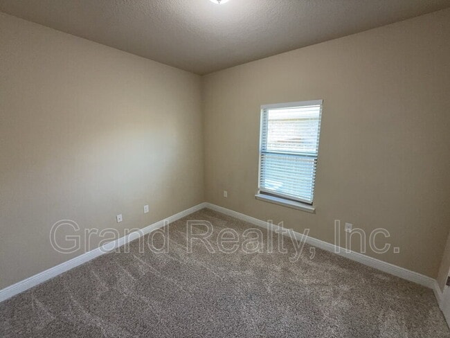 Building Photo - 4818 Dupont Cir