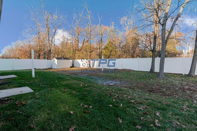 Building Photo - 33 Viking Ave