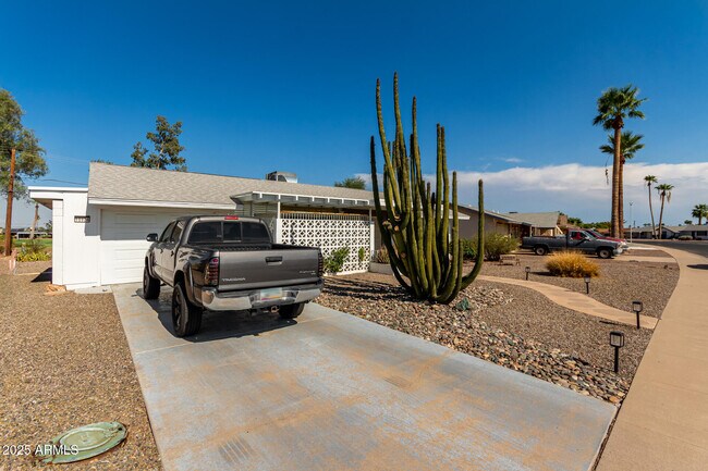 Building Photo - 10824 W Crosby Dr