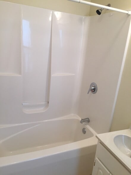 Shower - 476 Center St