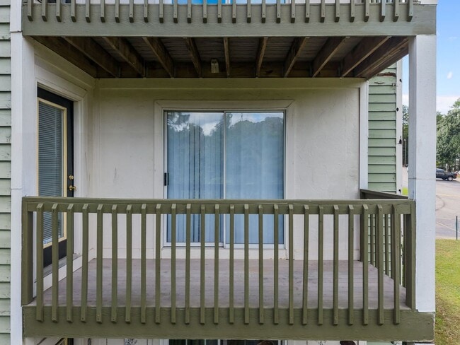 Building Photo - 962-6 Stewarts Creek Dr