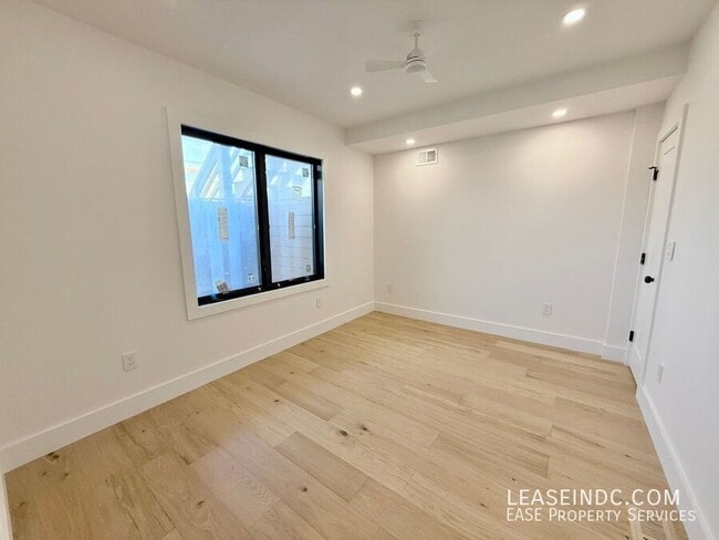 Building Photo - 1812 Independence Ave SE