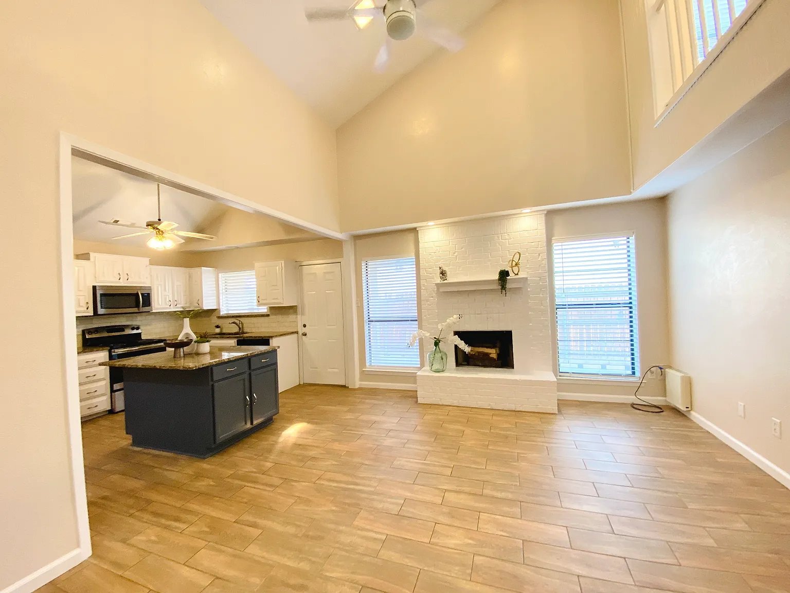 Building Photo - 3636 Country Club Dr W