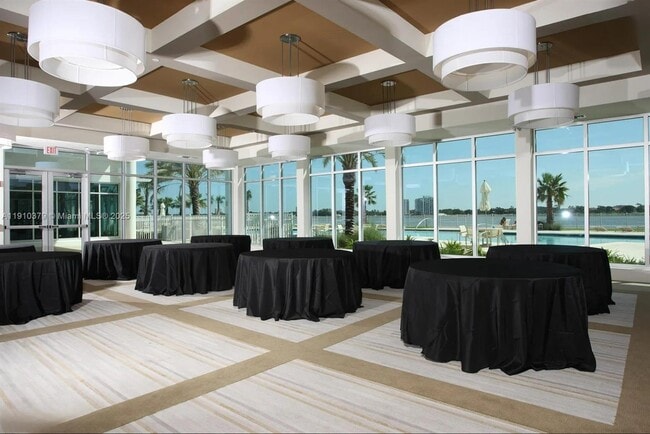 Building Photo - 231 Riverside Dr