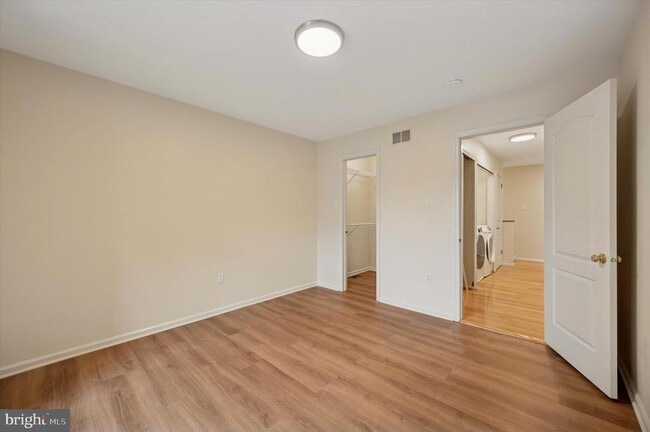 Building Photo - 5201 Plantation Ct