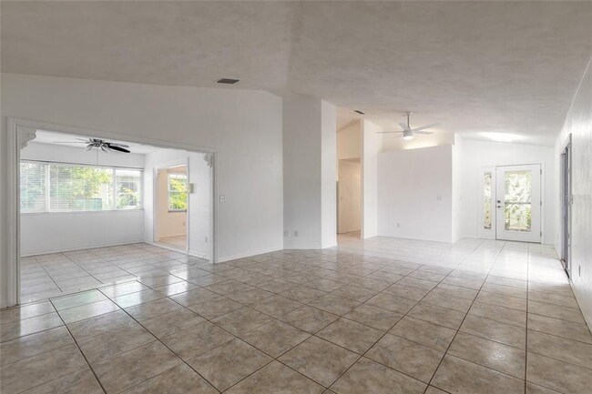 Building Photo - 1694 Town Park Dr