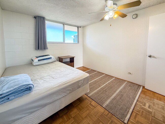Building Photo - Beautiful High-Floor 1 Bedroom in Waikiki ...
