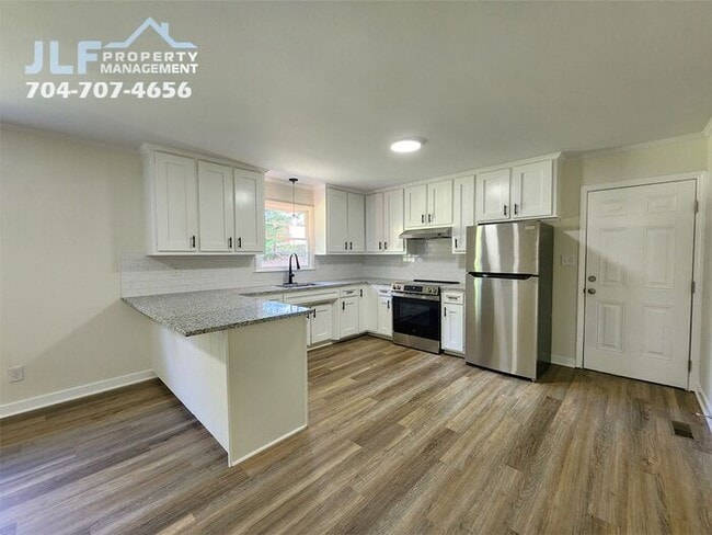 Building Photo - Fully Remodeled 3 Bed/1.5 Bath Ranch in Be...