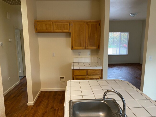 Building Photo - 1920 Fern Dr