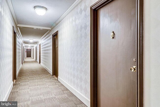 Primary Photo - 1111 Arlington Blvd