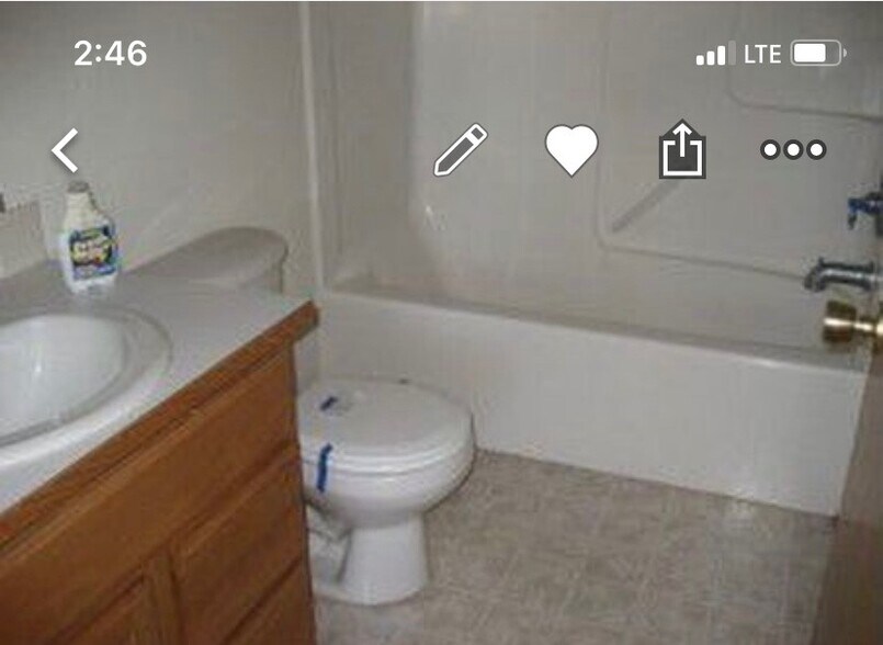 Guest bath - 2633 W Apperson Dr