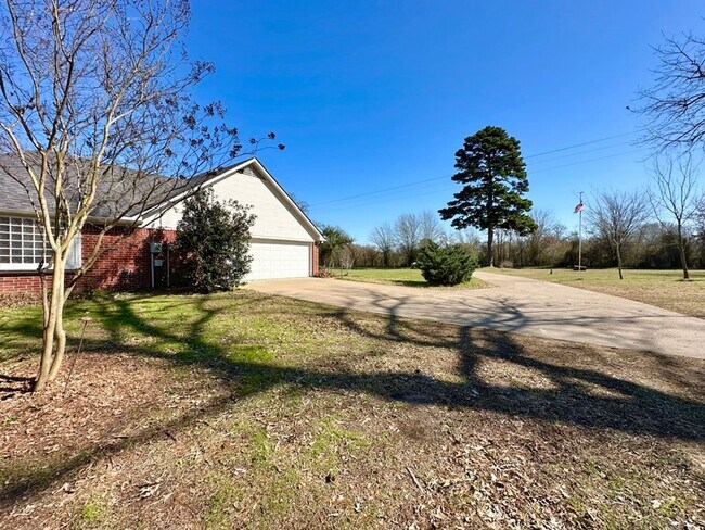 Building Photo - Almost Ready! 3/2/2 On 1 Acre in Brownsboro!