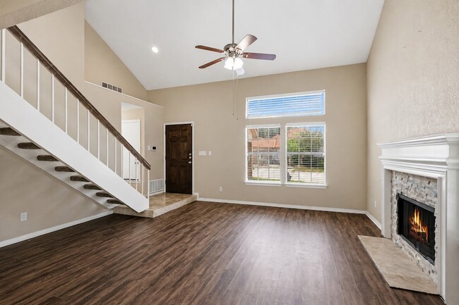Building Photo - 608 Fiesta Cir