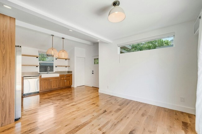 Building Photo - 2320 Alta St