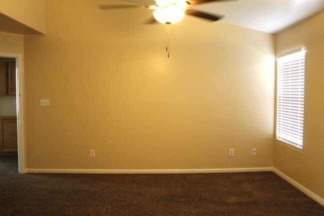 Building Photo - Silver Creek Home