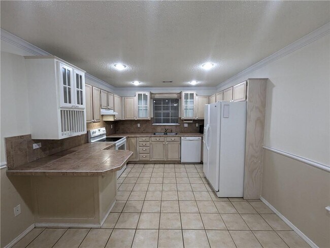 Building Photo - 3053 Setter St