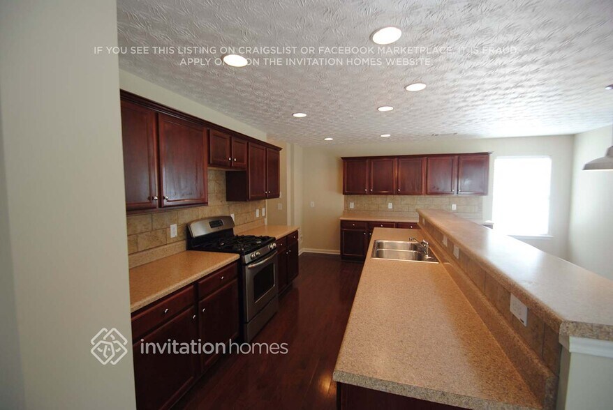 Building Photo - 2270 Valley Creek Dr