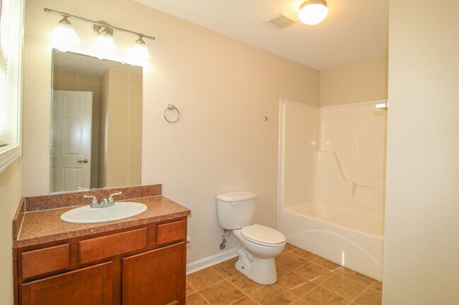 Building Photo - Great Location! 4 Bedroom Home Close to Downtown Pulaski