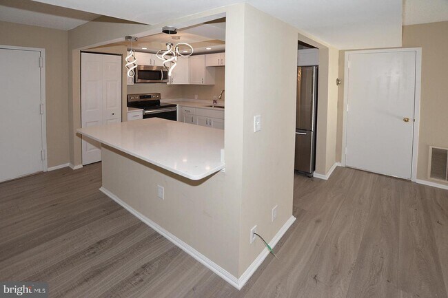 Building Photo - 7621 Provincial Dr