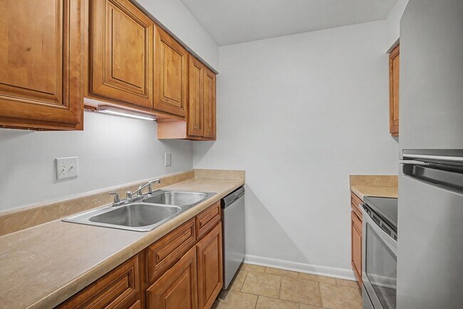 Building Photo - 420 Walton Ln