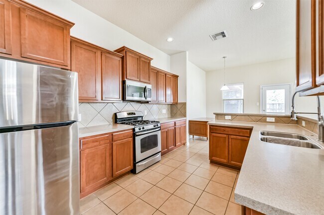 Building Photo - 7201 Valentine Ln