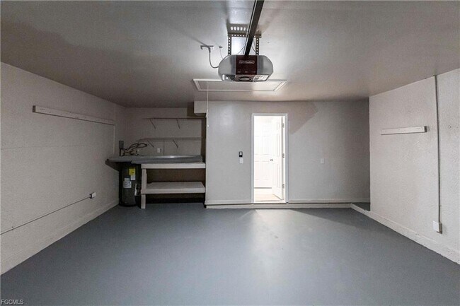 Building Photo - 2007 NW 21st St