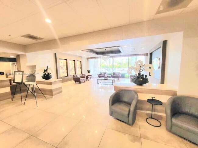 Building Photo - 3701 N Country Club Dr