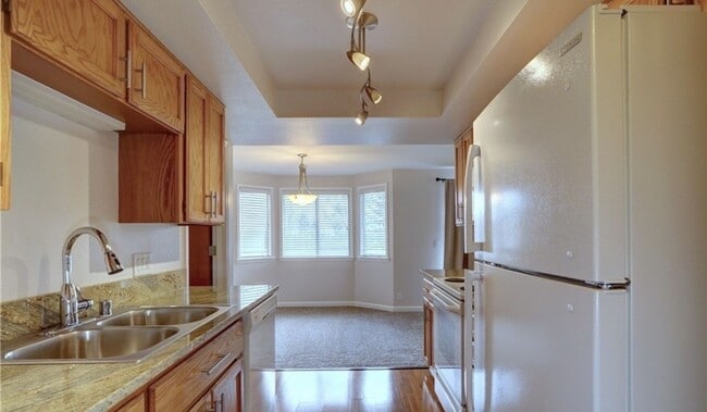 Building Photo - Charming 2 BR 2 Ba Apartment/Condo